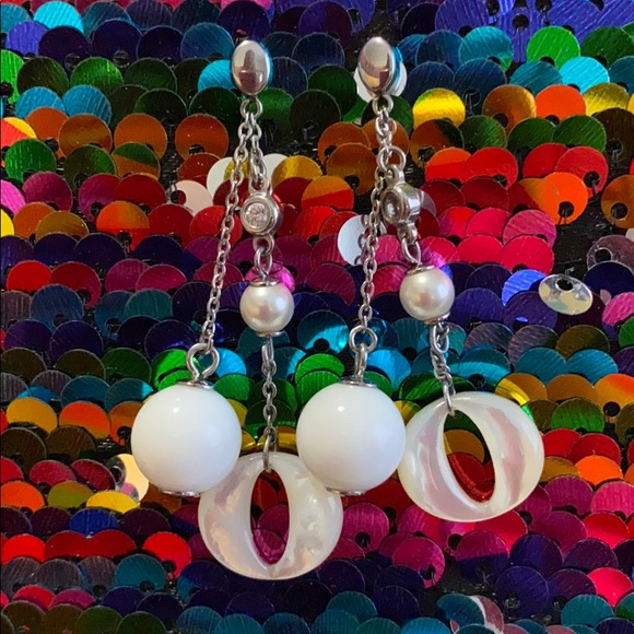 Dangling Earings - Picture 1 of 1